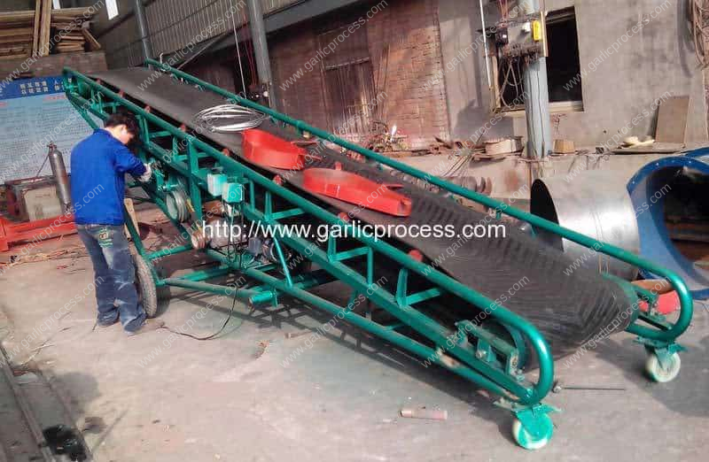 Movable-Packaged-Garlic-Truck-Loading-Lift-Conveyor